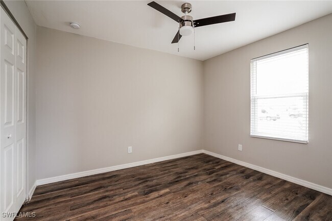 Building Photo - 902 SW 11th Ct