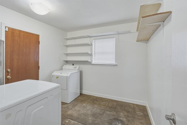 Building Photo - 1705 Elmhurst Dr