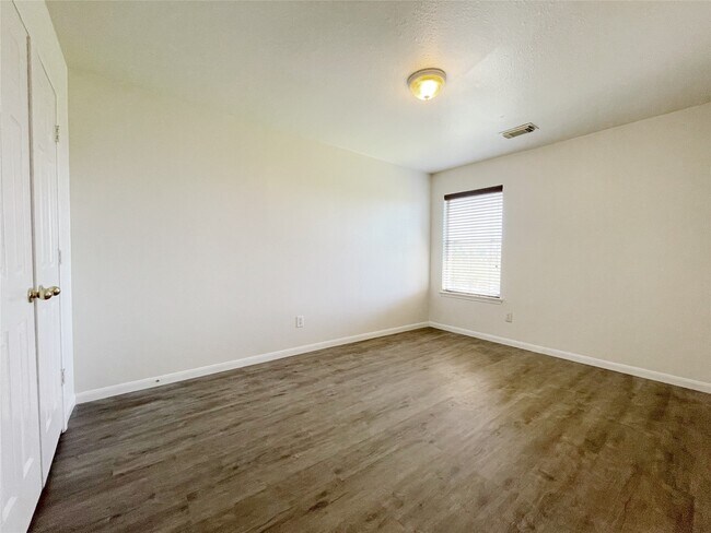 Building Photo - 15723 Crooked Arrow Dr