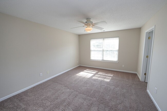 Building Photo - NW Raleigh Home w/ Fenced Backyard!