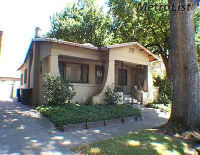 Building Photo - Midtown Spacious 3 bedroom, 2 bath home