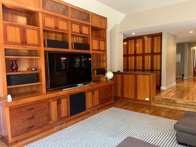 Building Photo - Luxury Furnished Monte Sereno Estate | Short-Term Executive Lease | Resort-Style Living