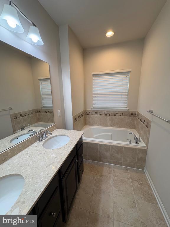 Building Photo - 11707 Emerald Green Dr