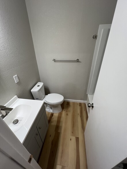 Building Photo - 211 McLain Ave