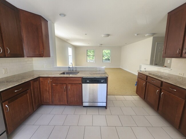 Building Photo - 46 Stoneridge Cir