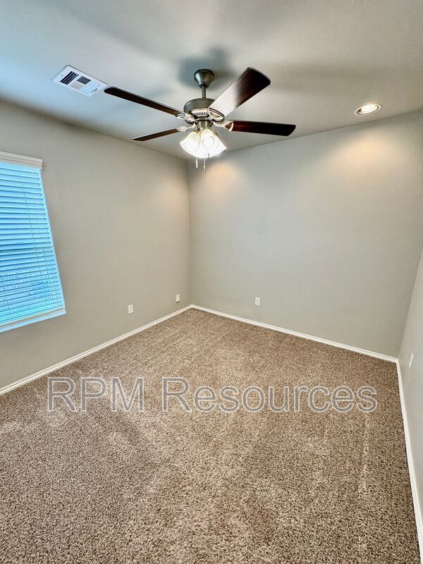 Building Photo - 1820 Hayes Ln
