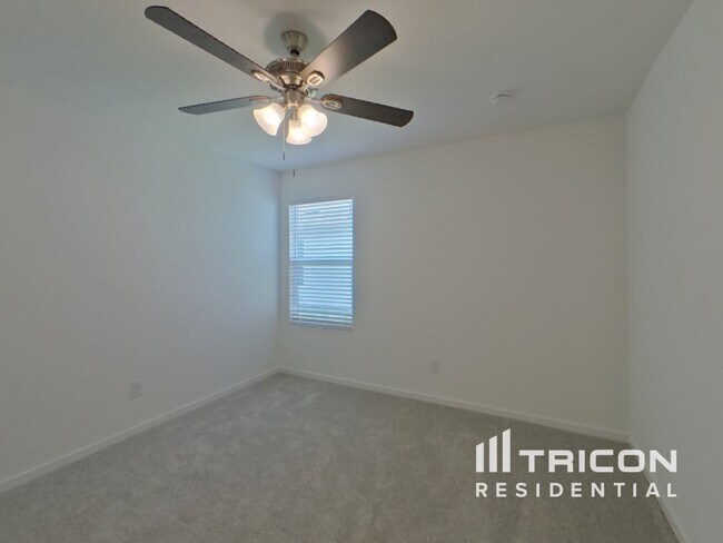Building Photo - 1728 Poptic Ln