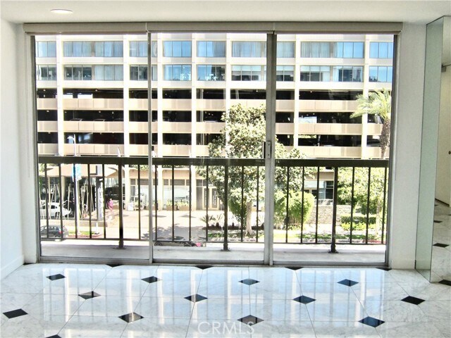 Building Photo - 10747 Wilshire Blvd