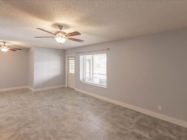 Building Photo - 231 Pine HOV Cir