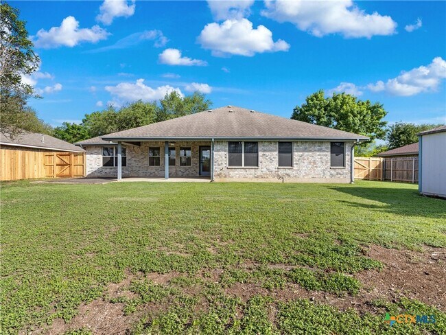 Building Photo - 1625 Sunnybrook Dr