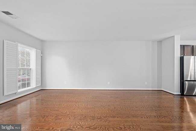 Building Photo - 214 Almond Dr