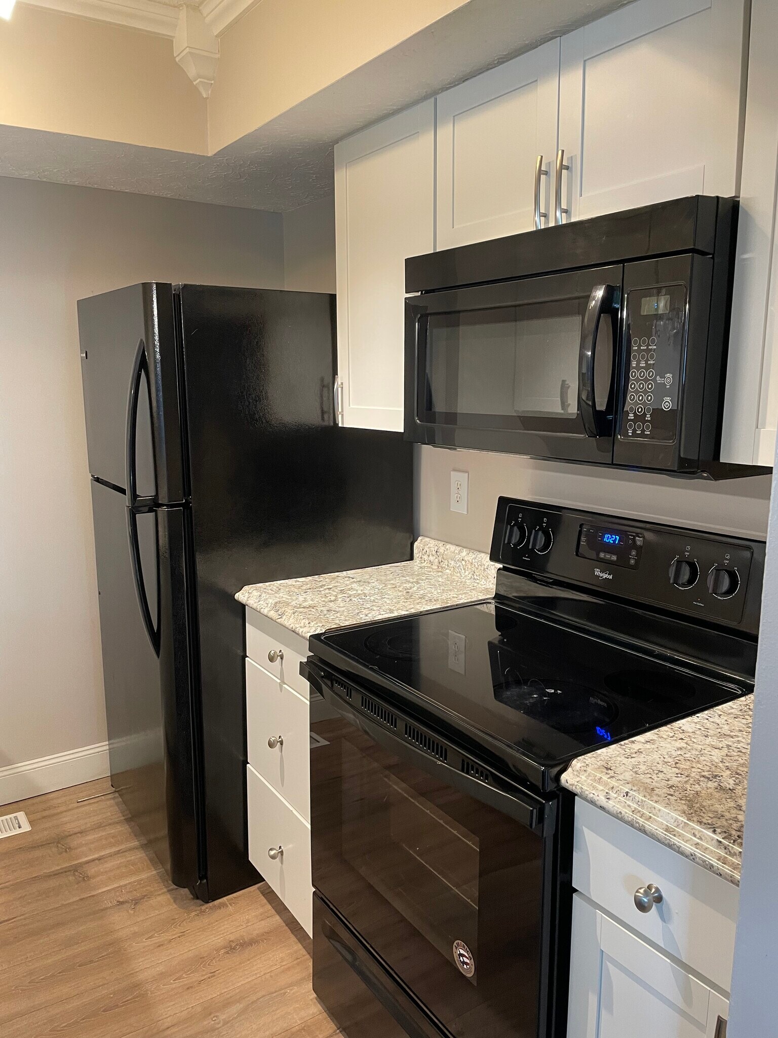 kitchen - 5042 Magnolia Blossom Blvd