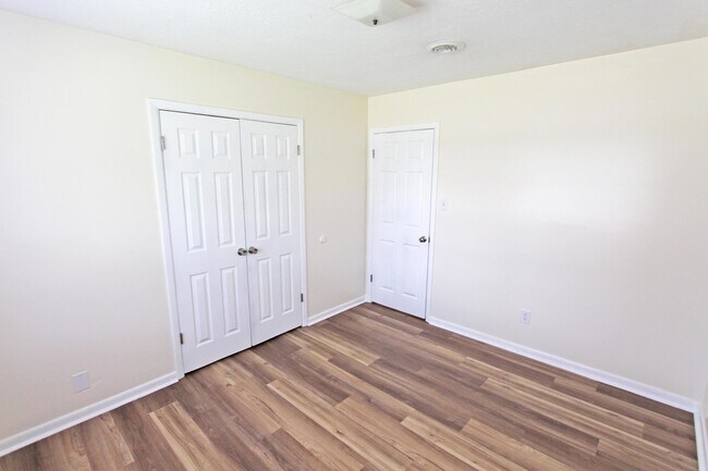 Building Photo - 401 Windridge Dr