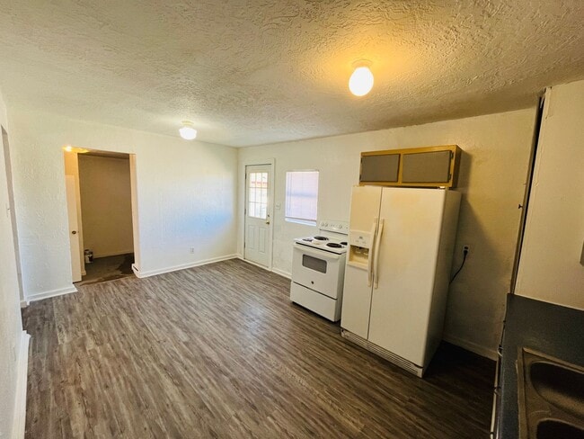 Building Photo - 3 bed 1 bath