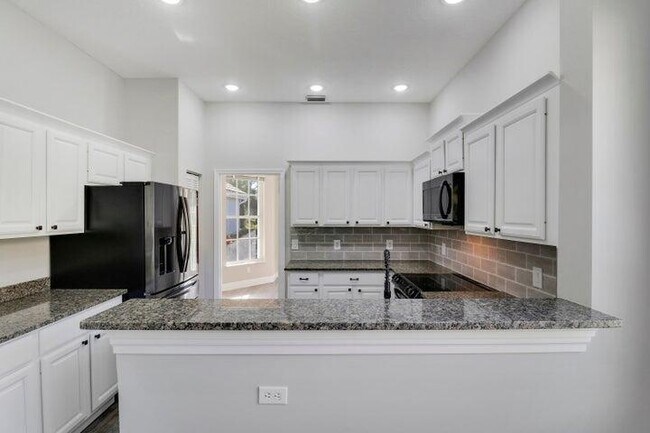 Building Photo - 3033 SE Brierwood Pl