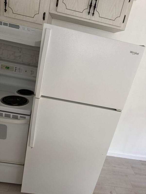 Building Photo - 622 NE 14th Ave