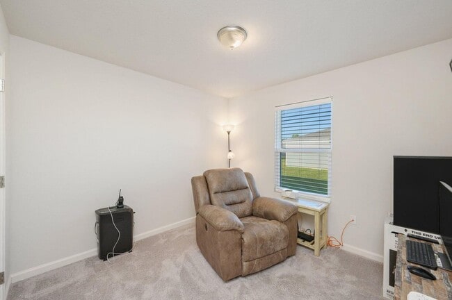 Building Photo - Charming 4-Bed Home in Quiet DeFuniak Spri...