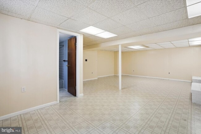 Building Photo - 8501 Canterbury Dr