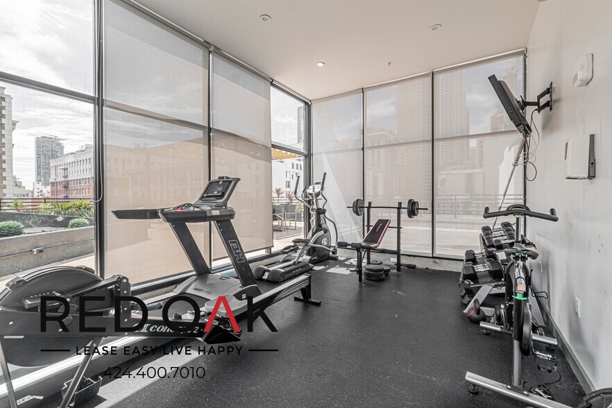 Building Photo - 430 S Broadway