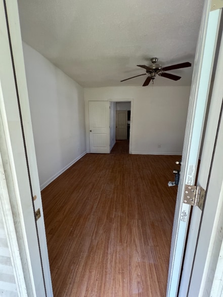 Building Photo - 424 Maple St