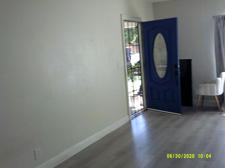 Building Photo - 5469 Palm Ave