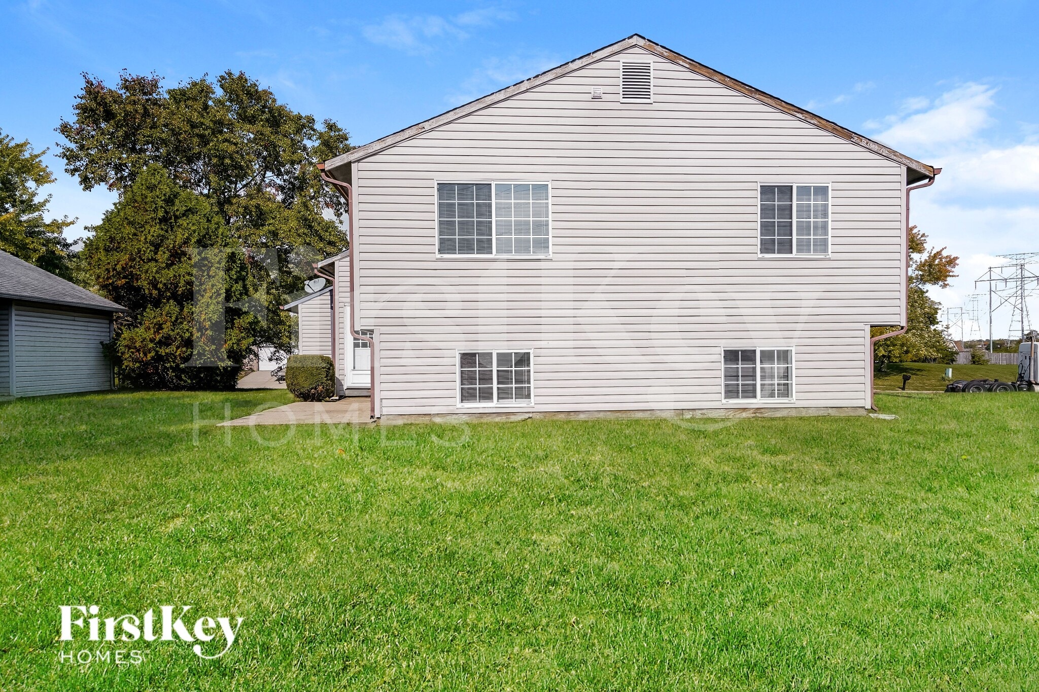 Building Photo - 5821 Buck Rill Dr