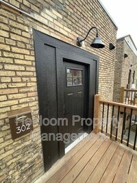 Building Photo - 627 E 4th St