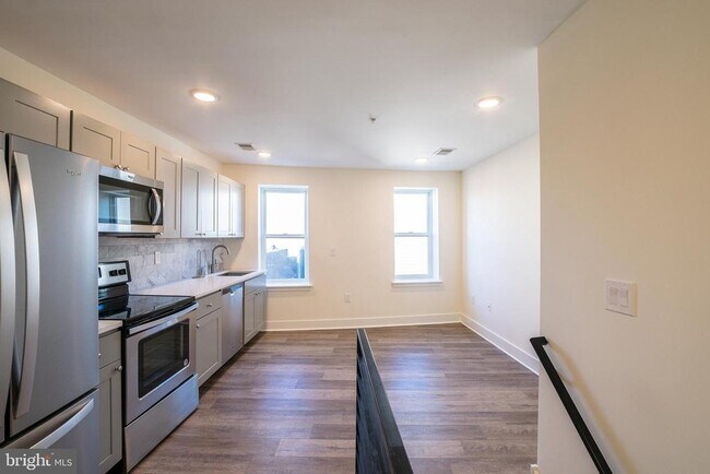 Building Photo - 2444 Frankford Ave