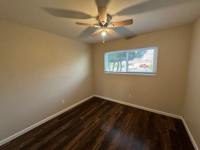 Building Photo - 1424 Kent Way
