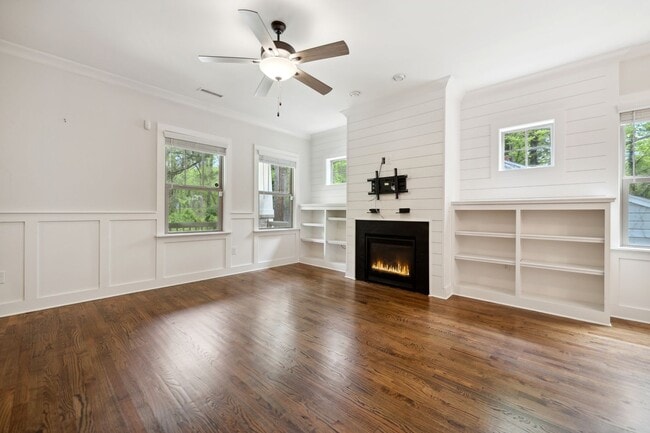 Building Photo - Gorgeous 4 Bedroom Home in the Heart Of Durham! **APPLICATIONS PENDING**