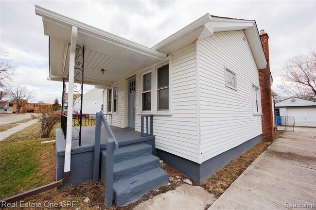 Building Photo - 8242 Maxwell Ave