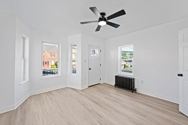 Building Photo - Newly Renovated 4-Bedroom, 2-Bath Home wit...