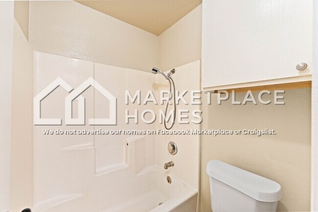 Building Photo - 1804 Easton Dr