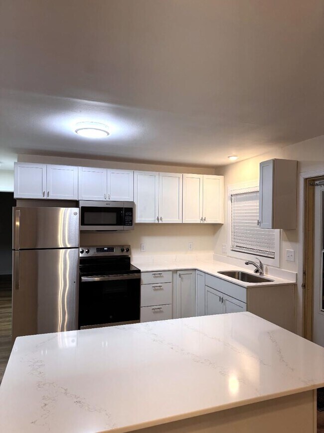 Building Photo - 2007 Burton Ave