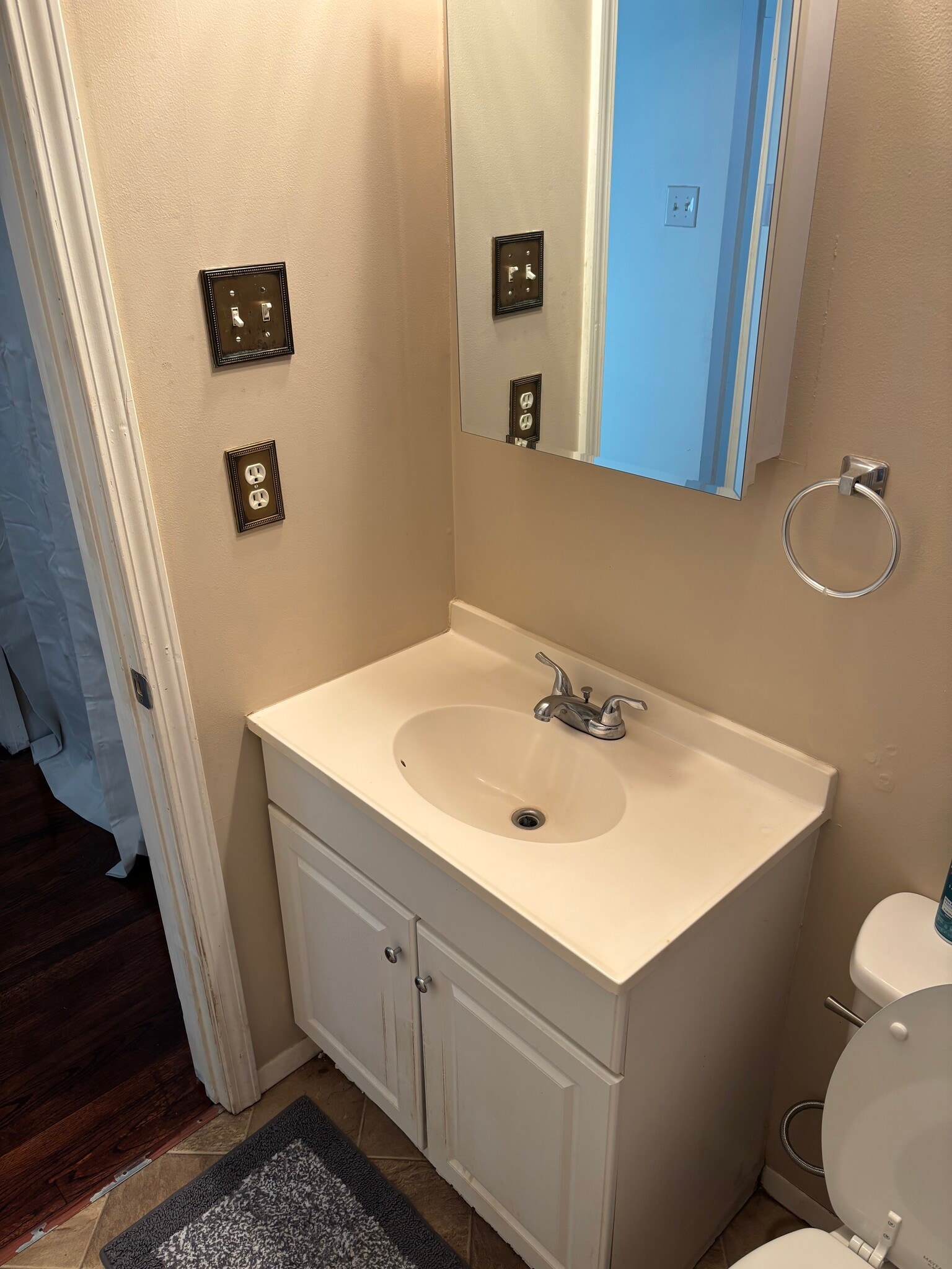 Bathroom - 147 Lestrade Pl