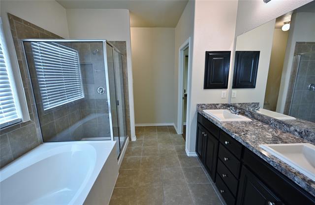 Building Photo - 916 Iona Dr