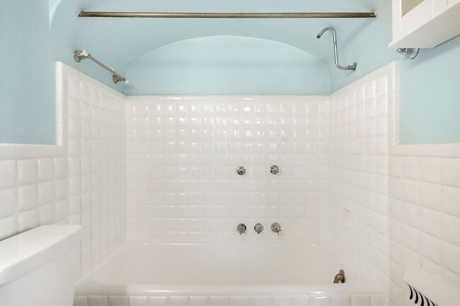 Building Photo - 6025 Lewis St