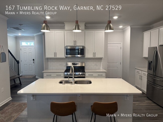 Building Photo - 167 Tumbling Rock Wy
