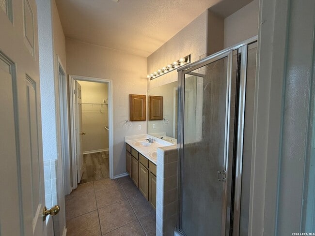 Building Photo - 1323 Pinnacle Falls