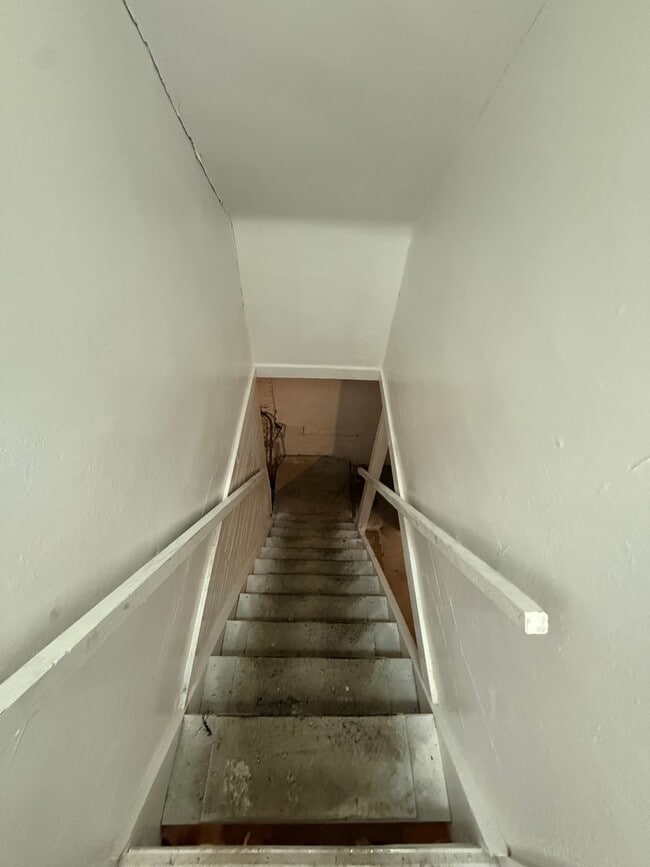 Building Photo - 1102 Langtry St