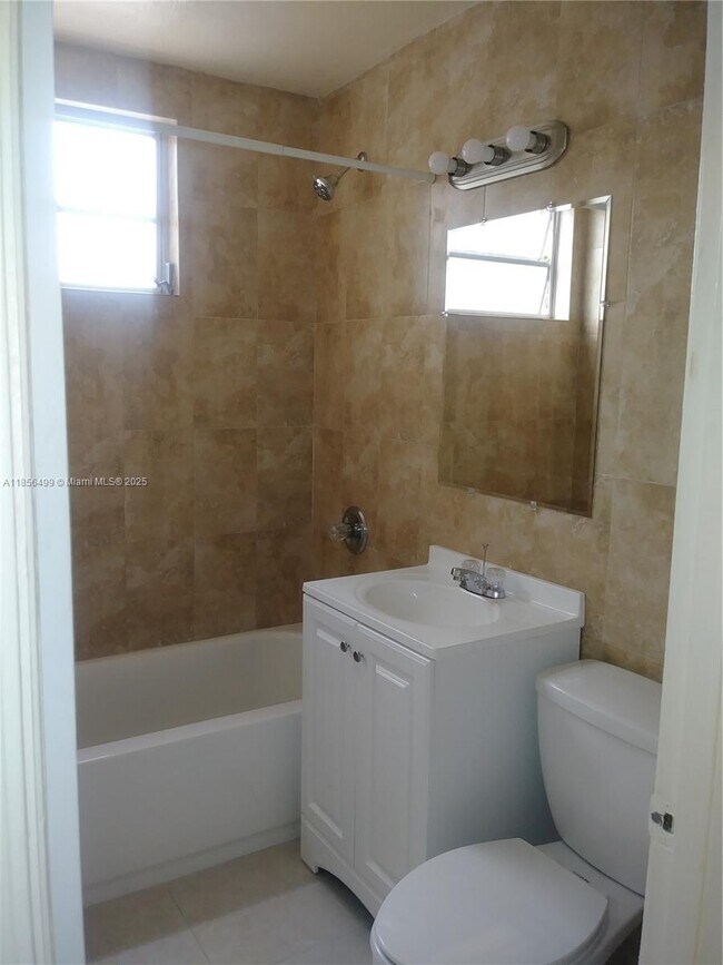 Building Photo - 1541 NE 131st Ln