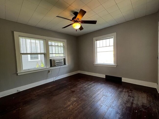 Building Photo - $2,200 | 4 Bedroom, 2 Bathroom House | Dog...
