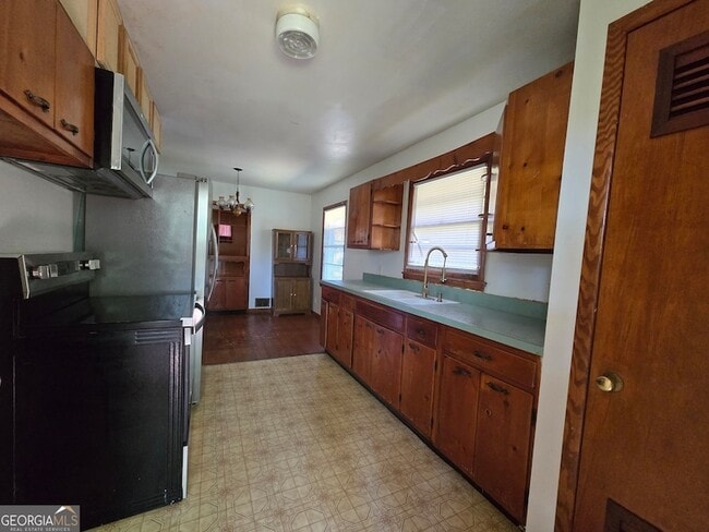 Building Photo - 677 Shellnut Dr