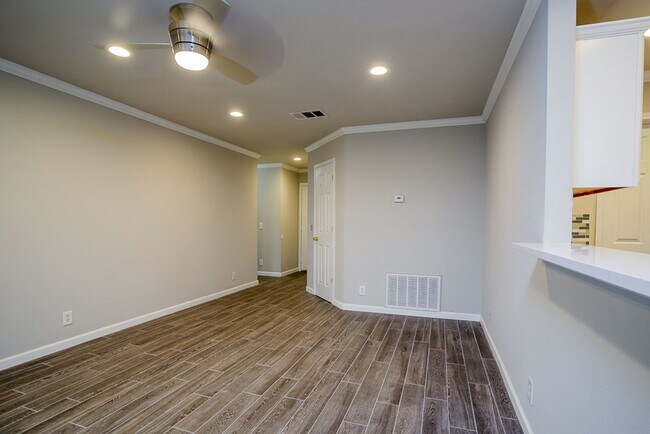 Building Photo - Charming 3/BR 2/BA One-Story Home with Gar...