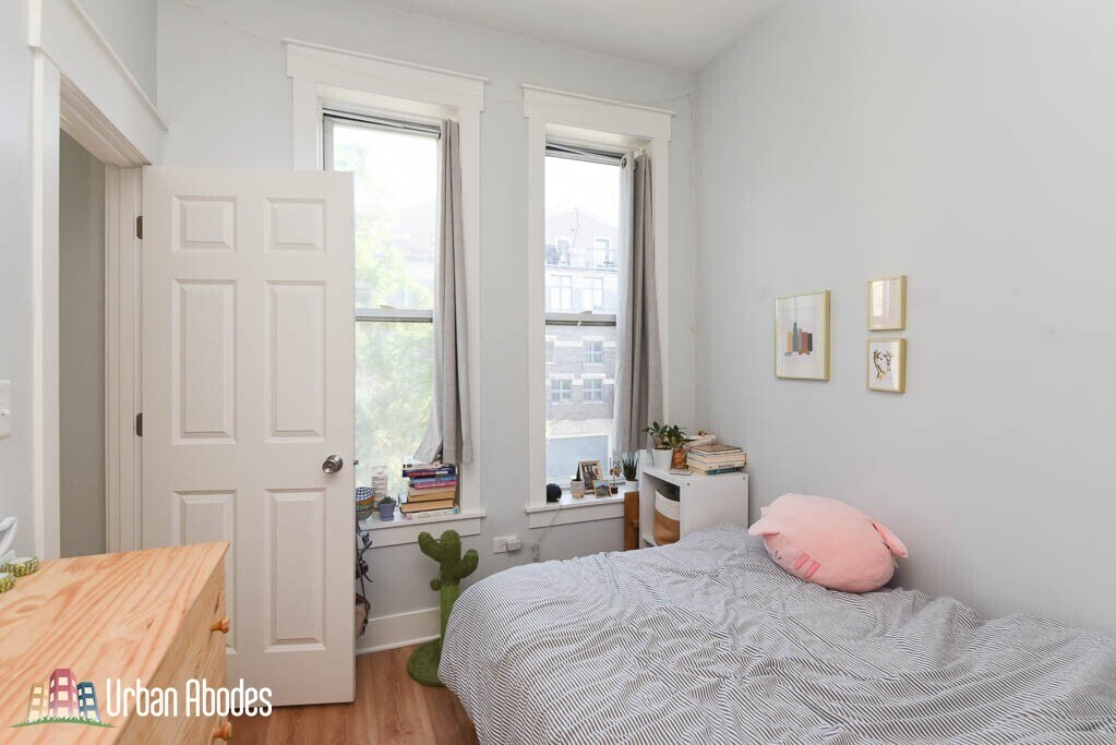 Building Photo - 870 W Buckingham Pl