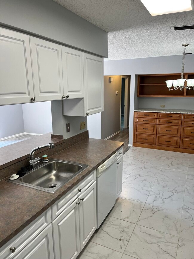 Building Photo - 4116 NW Cinnamon Tree Cir