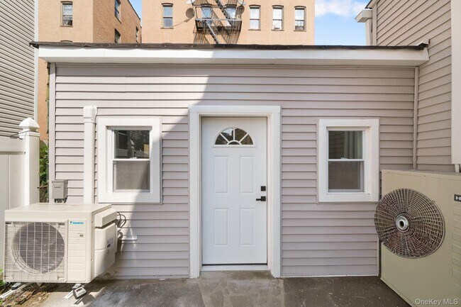 Building Photo - 53 Radford St