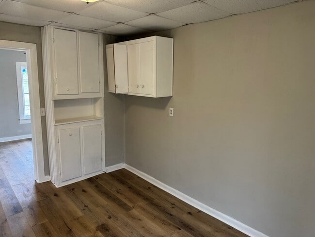 Building Photo - 410 Bowen Ave