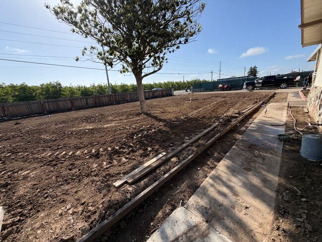 Building Photo - Spacious 4-Bedroom Home on Expansive Lot in the Outskirts of Elk Grove- MORE PHOTOS TO COME!