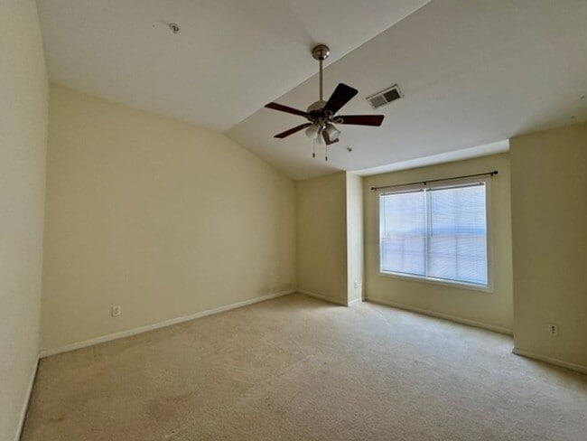Building Photo - Upscale 3BR Vineyard Square Townhome | Gourmet Kitchen & Two-Car Garage